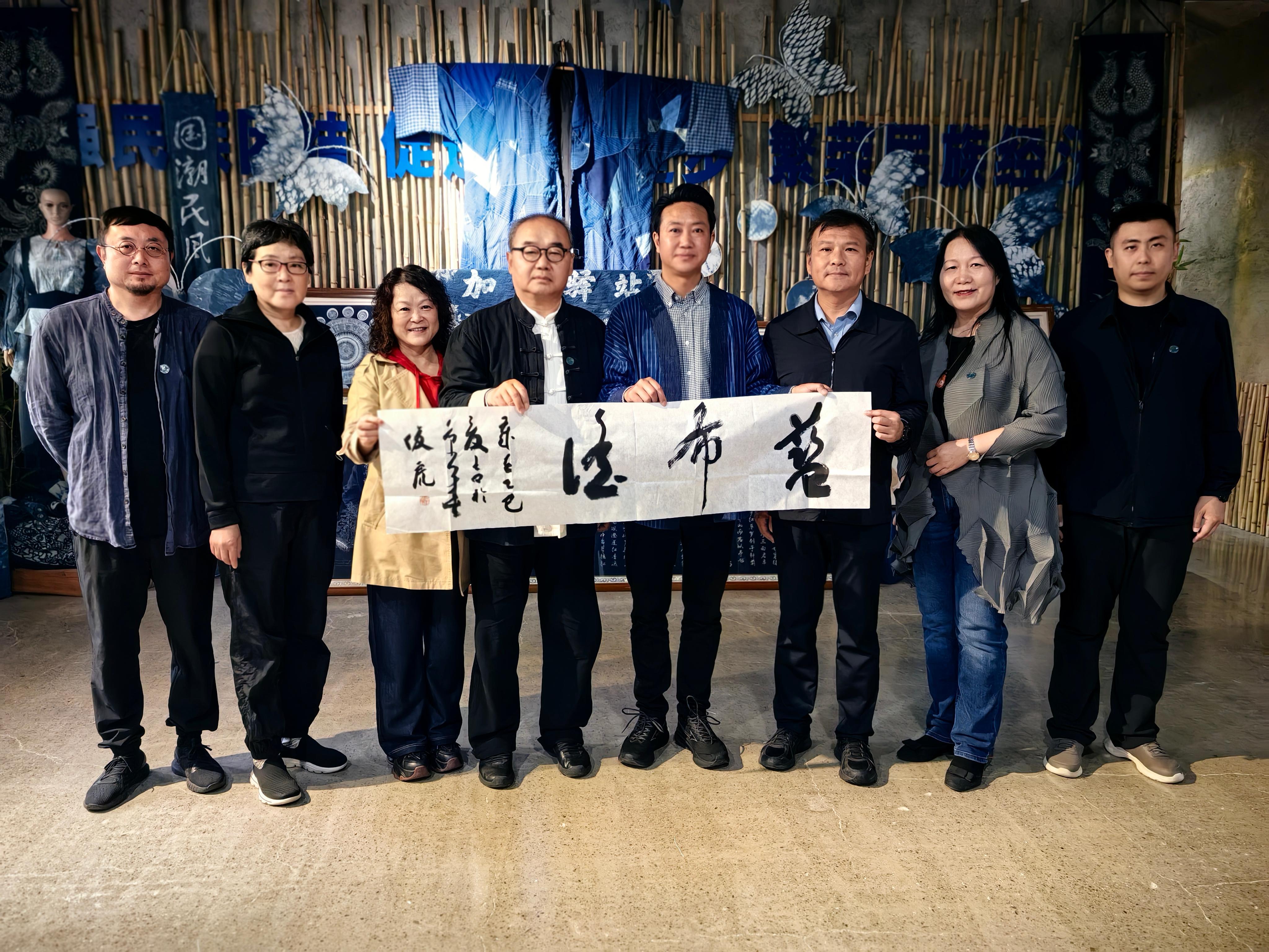 “开明文化走基层”活动在贵州安龙开展，社区、校园同享文化滋养