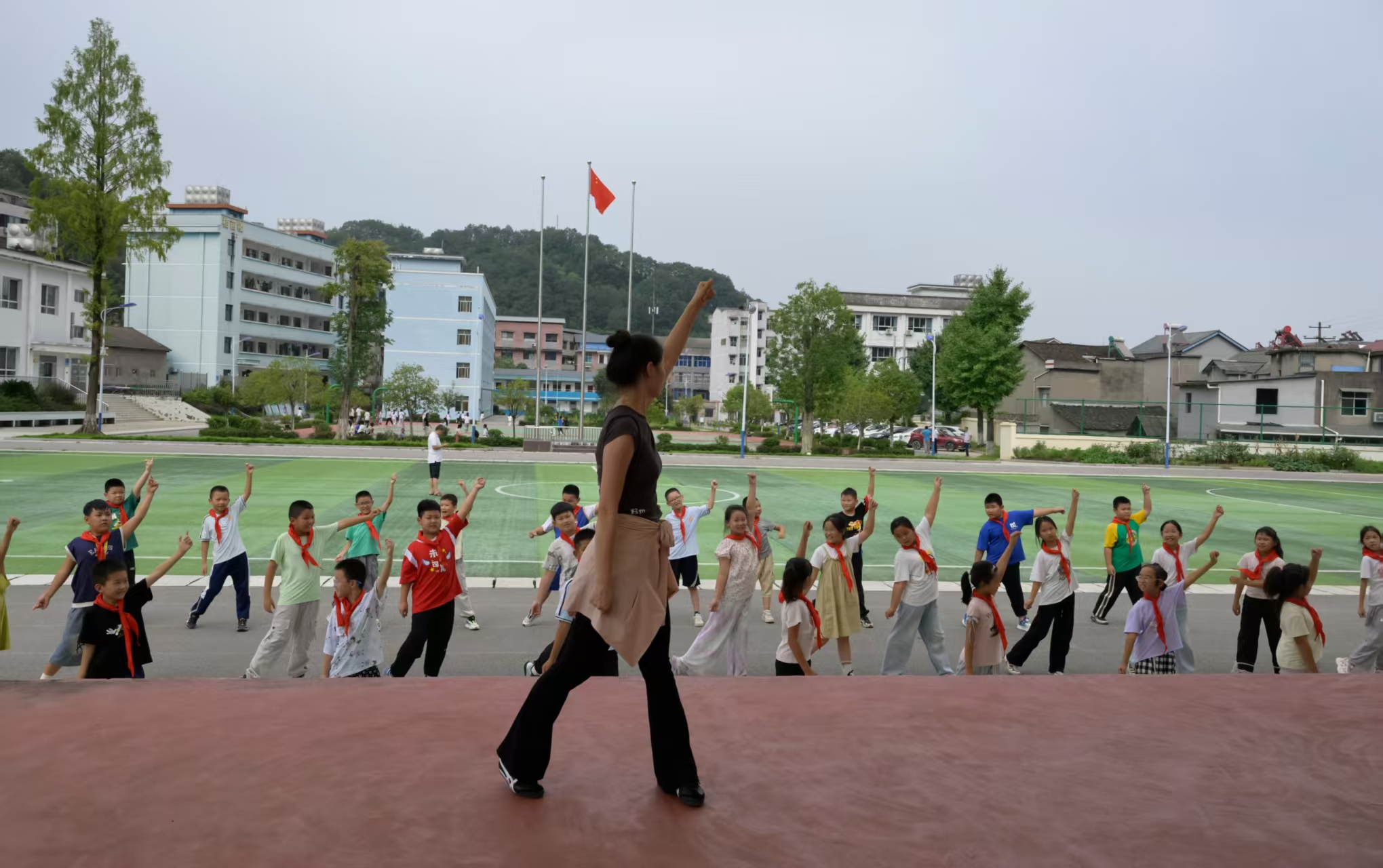 美育之光点亮山村课堂， “开明美育”项目走进湖北长阳救师口小学